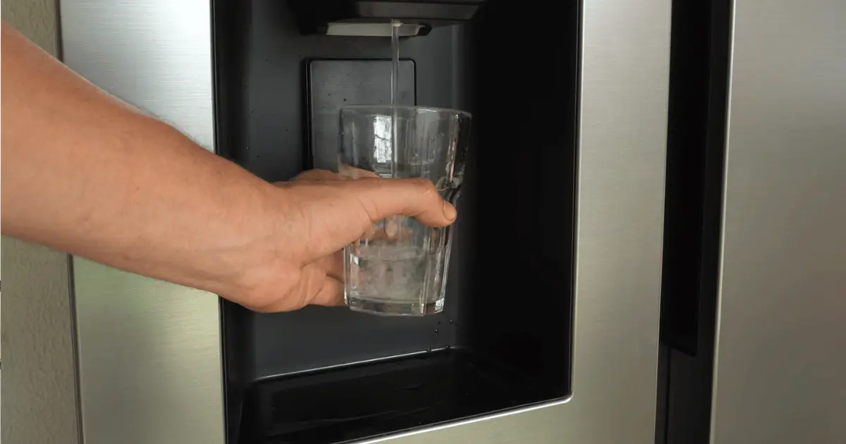 Refrigerador com Abastecimento de Água na Porta Geladeira Side By Side, French Door, Duplex ou Convencional com Dispenser de Água